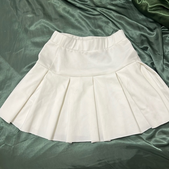 Lioness ‘Rescue me’ White Pleated Mini Skirt - Size XS - Picture 2 of 2